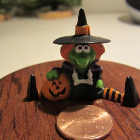 Hallmark 1986 Sitting Witch Rare Vintage - Picture 2 of 4